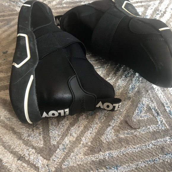 Shoes - Picture 7 of 9